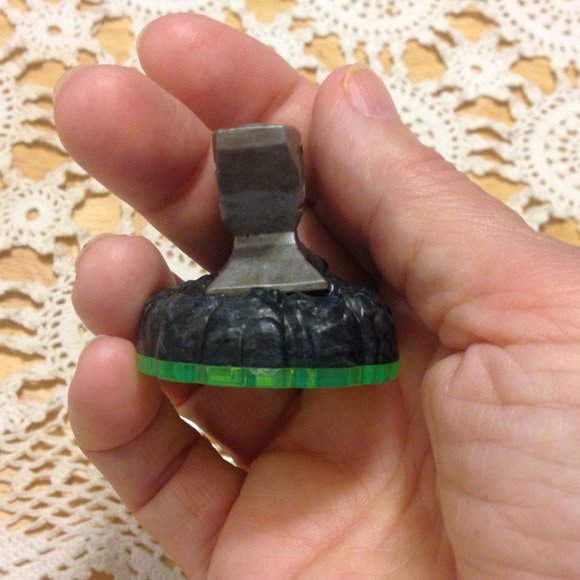 Skylanders Spyro’s Adventure Anvil Rain Figure and collectors card - Picture 3 of 9